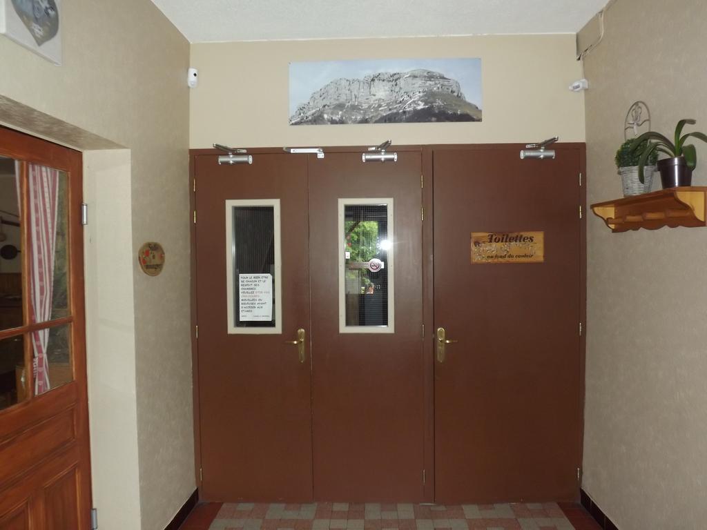 Bar Hotel Restaurant Le Margeriaz Les Deserts  ภายนอก รูปภาพ
